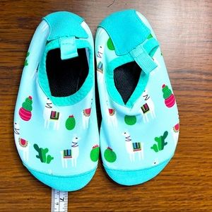 Water Shoes or Aqua Socks for Beach Swimming